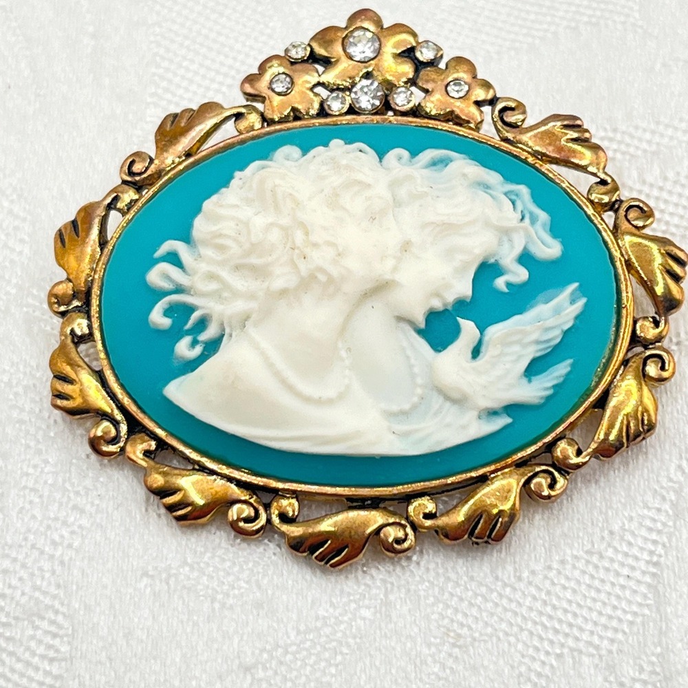 Vintage AAI Blue Cameo w/ Ladies Twin Sisters and‎ Dove Victorian Revival Brooch